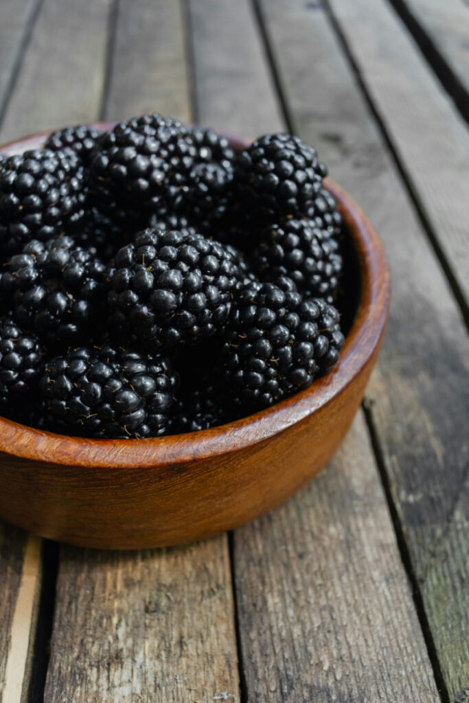 How Many Carbs Are in a Cup of Blackberries